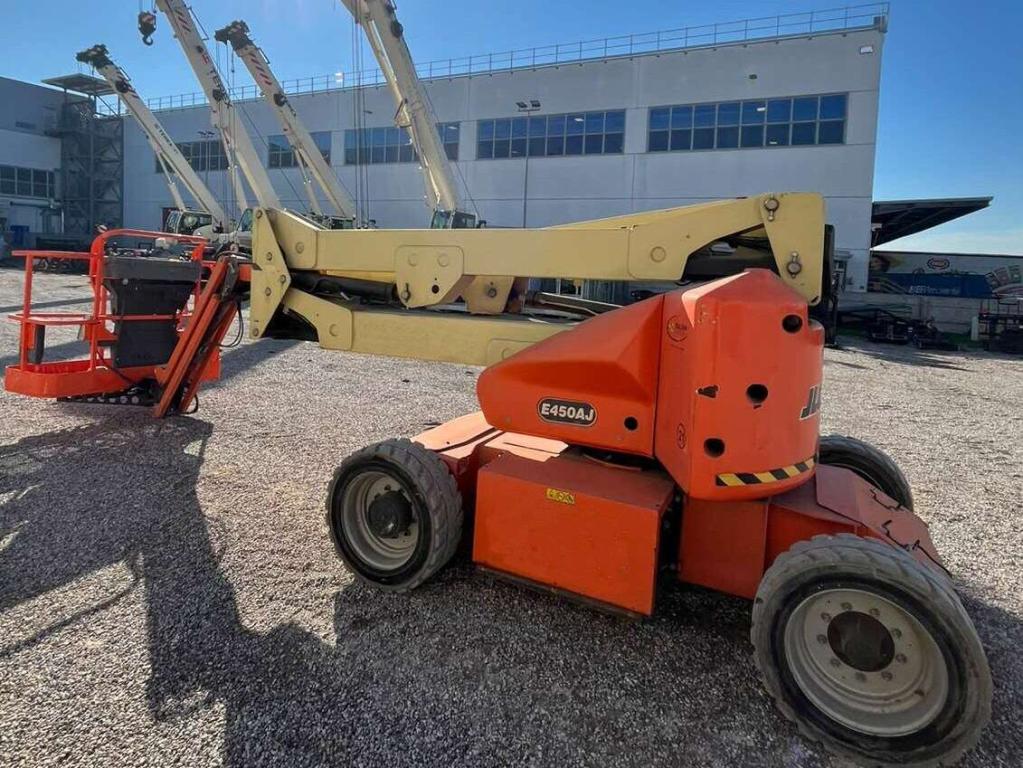JLG E450 AJ Photo 3