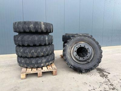 Pneu pour Mitas 1000 x 20 Set / 10.00 x 20: 4x2 Tyres / 1000-20 en vente par Smitma B.V.