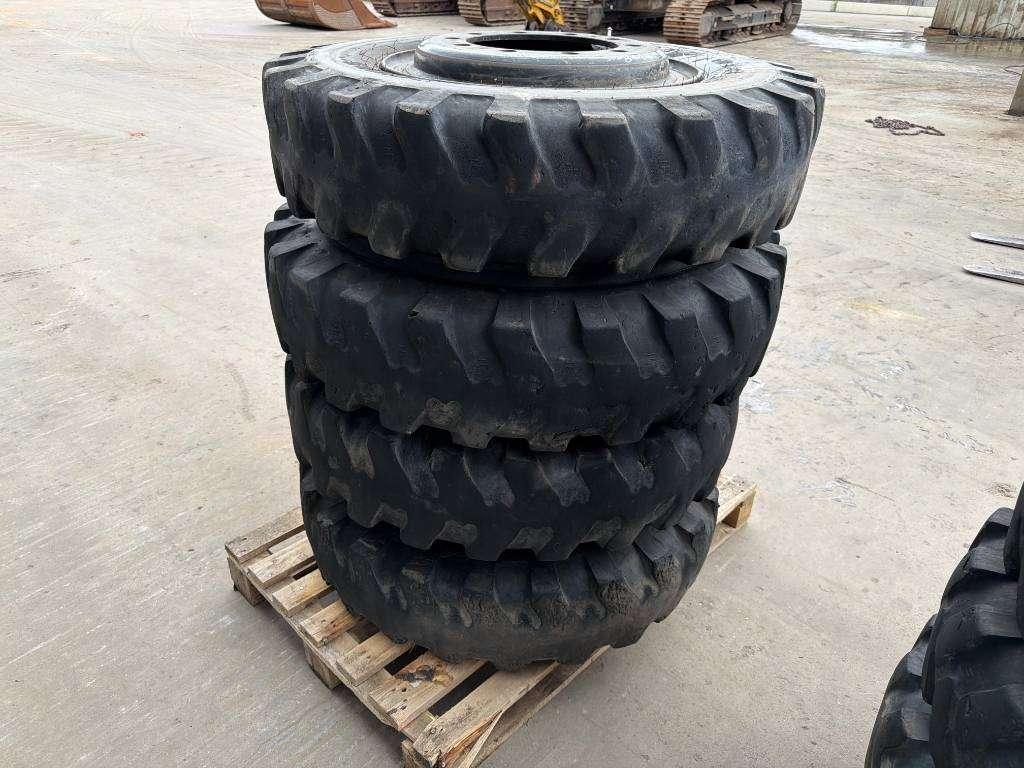 Pneu pour Mitas 1000 x 20 Set / 10.00 x 20: 4x2 Tyres / 1000-20 Photo 10