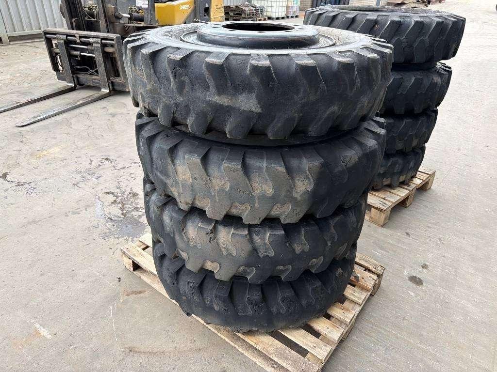 Pneu pour Mitas 1000 x 20 Set / 10.00 x 20: 4x2 Tyres / 1000-20 Photo 11