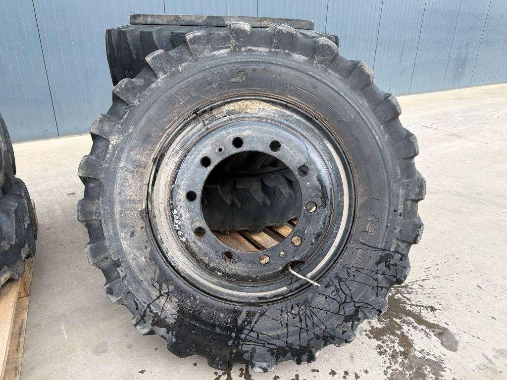 Pneu pour Mitas 1000 x 20 Set / 10.00 x 20: 4x2 Tyres / 1000-20 Photo 5