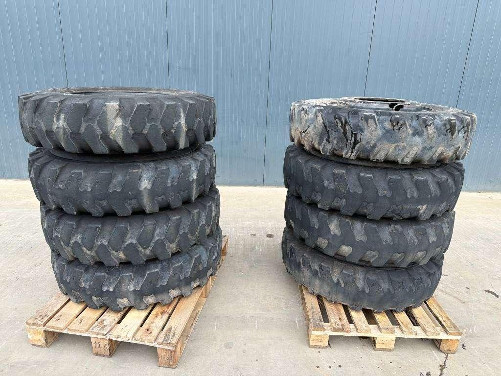 Pneu pour Mitas 1000 x 20 Set / 10.00 x 20: 4x2 Tyres / 1000-20 Photo 7