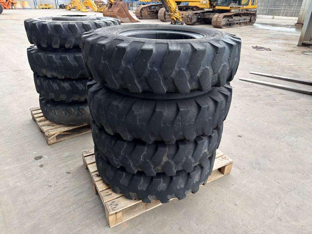 Pneu pour Mitas 1000 x 20 Set / 10.00 x 20: 4x2 Tyres / 1000-20 Photo 8