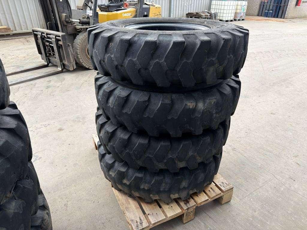 Pneu pour Mitas 1000 x 20 Set / 10.00 x 20: 4x2 Tyres / 1000-20 Photo 9