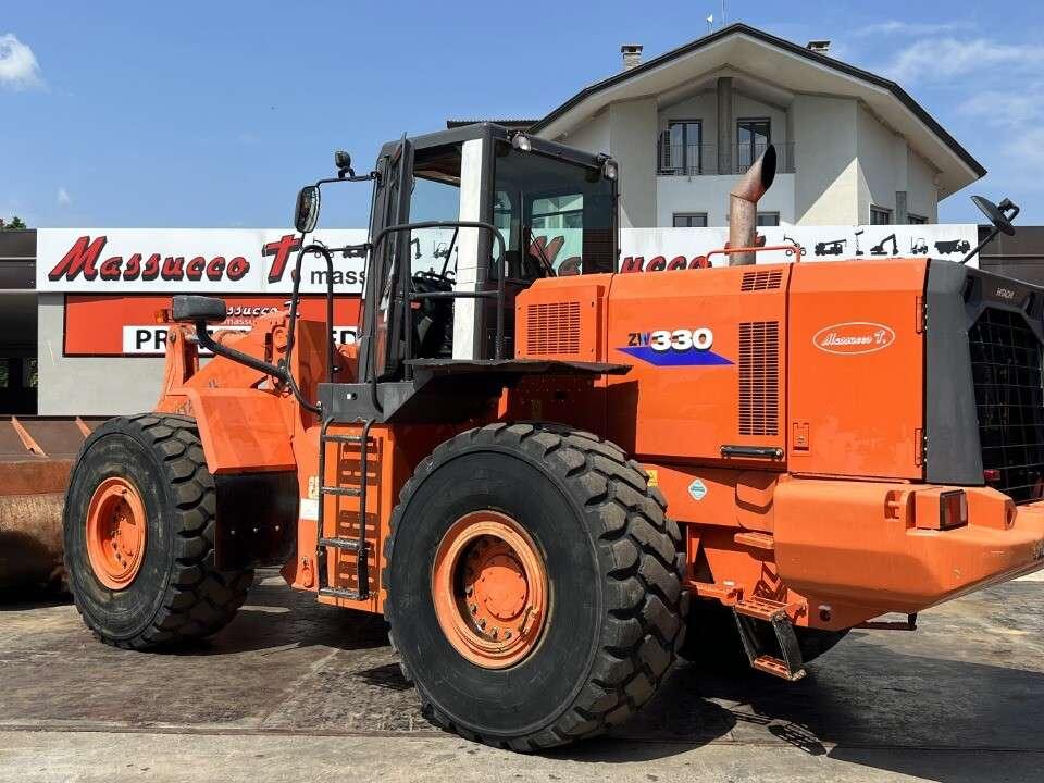 Hitachi ZW330 Photo 3