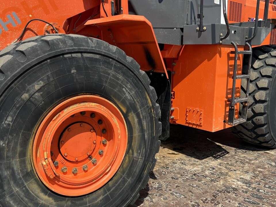 Hitachi ZW330 Photo 4