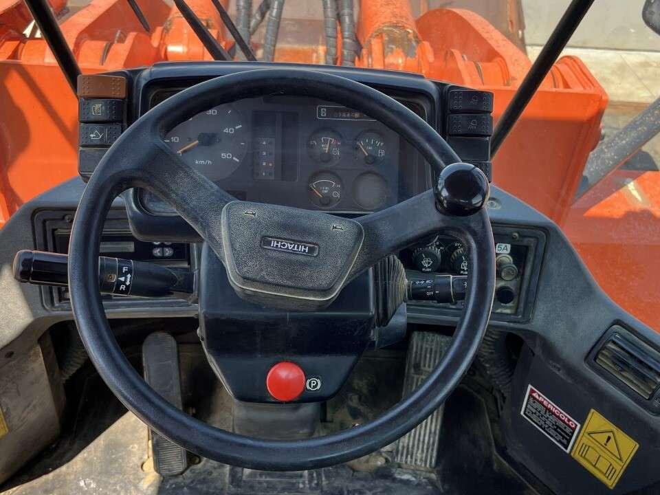 Hitachi ZW330 Photo 6