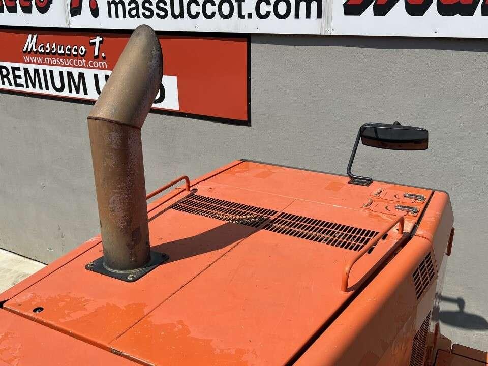 Hitachi ZW330 Photo 9