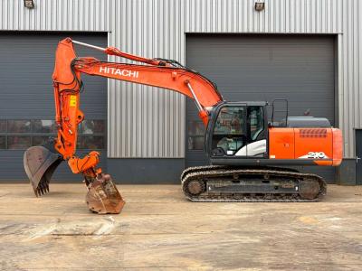 Hitachi ZX210-6 Photo 1