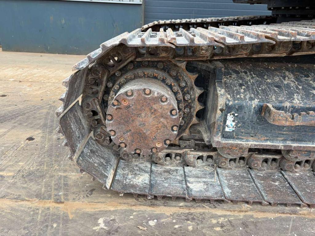 Hitachi ZX210-6 Photo 14