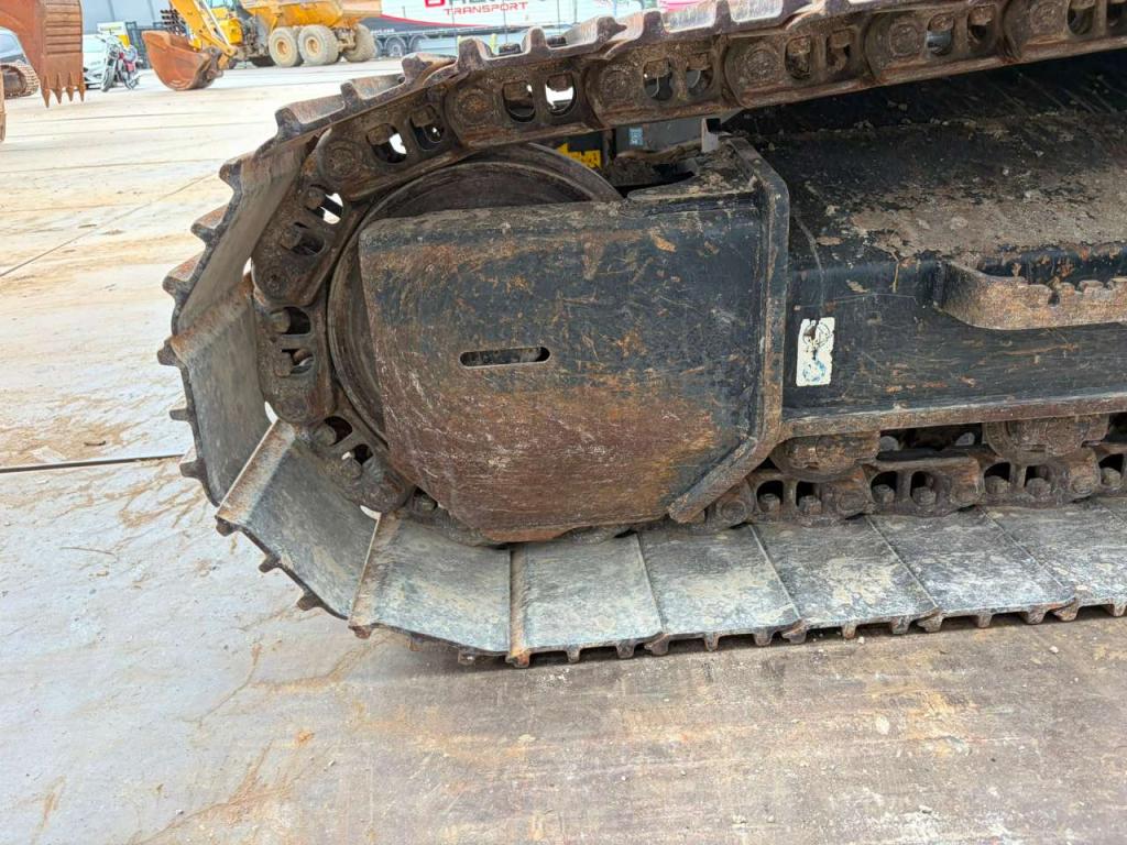 Hitachi ZX210-6 Photo 18
