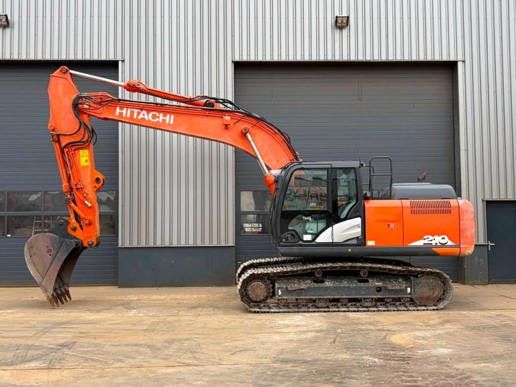 Hitachi ZX210-6 Photo 2