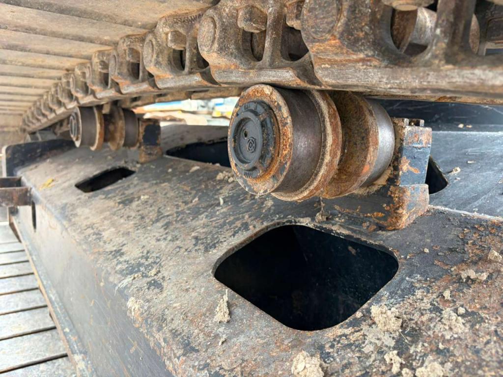 Hitachi ZX210-6 Photo 20