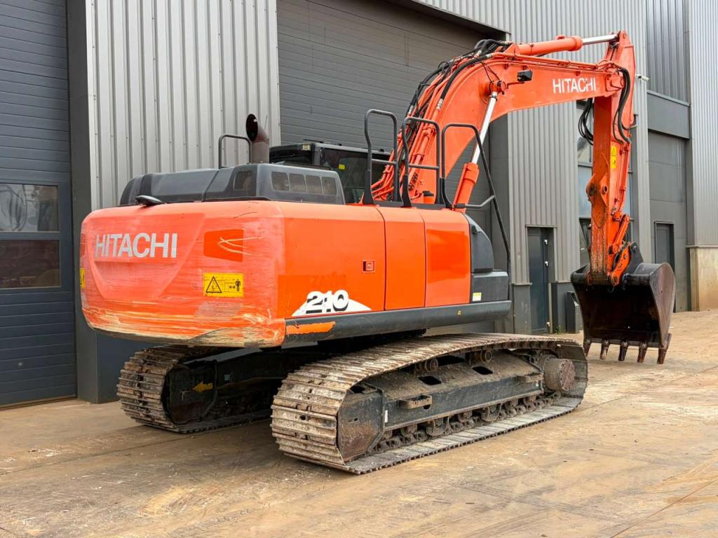 Hitachi ZX210-6 Photo 8