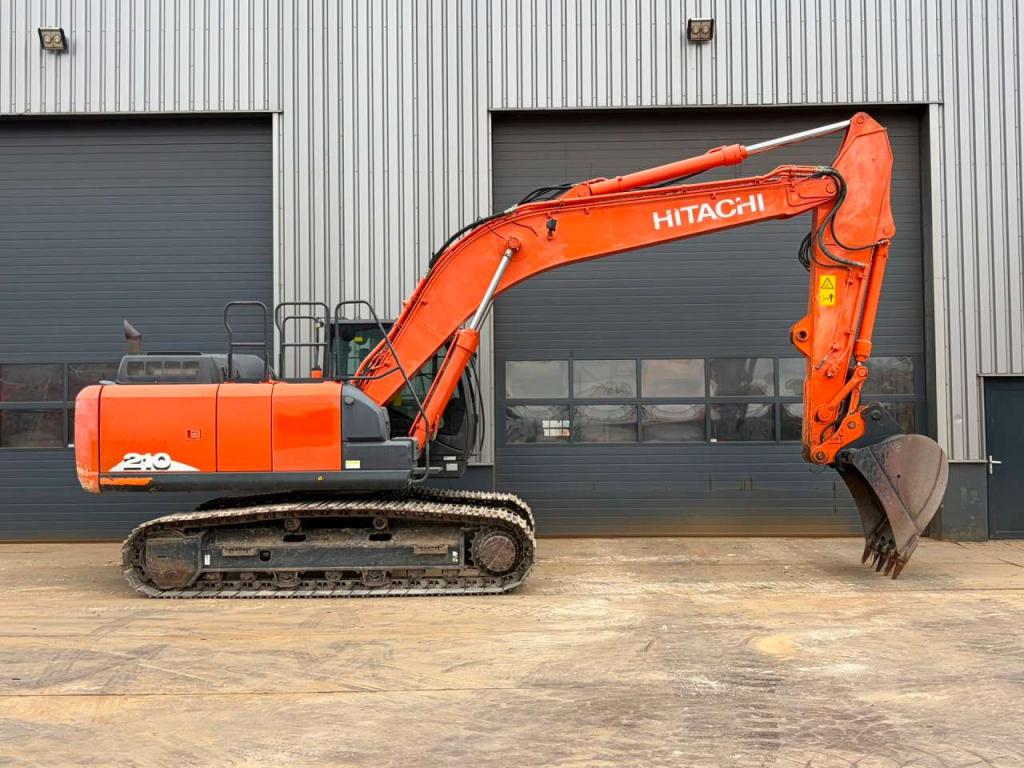 Hitachi ZX210-6 Photo 9