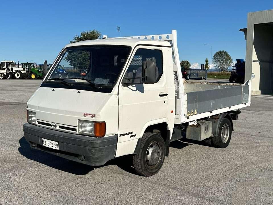 Nissan Trade 100 4x2 Photo 1