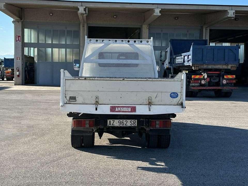 Nissan Trade 100 4x2 Photo 15