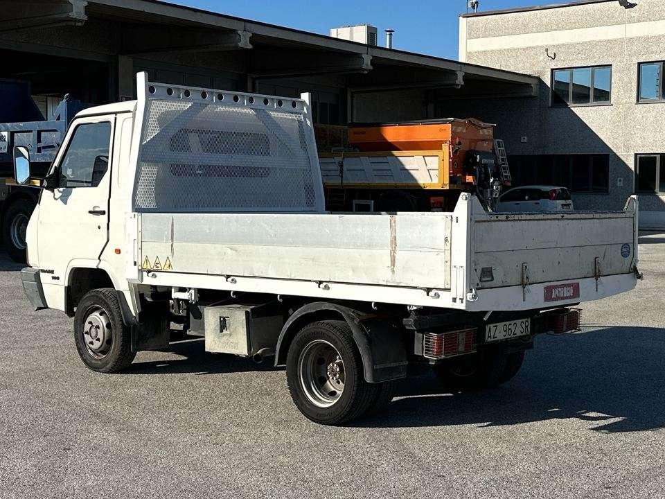 Nissan Trade 100 4x2 Photo 3