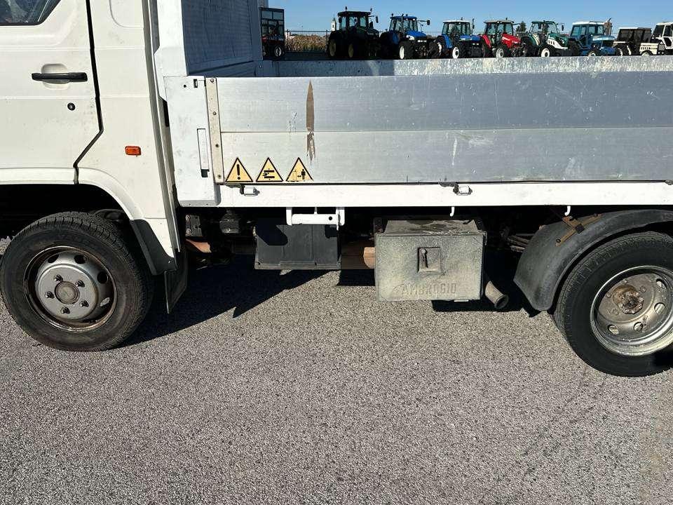 Nissan Trade 100 4x2 Photo 4