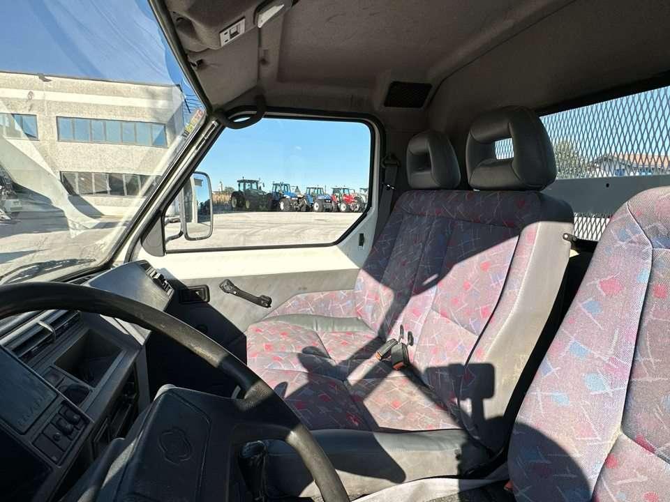 Nissan Trade 100 4x2 Photo 9