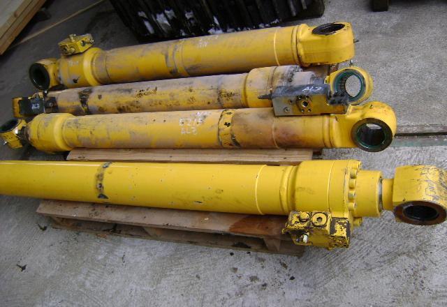 Kit de pistons pour New Holland E 215 Photo 1