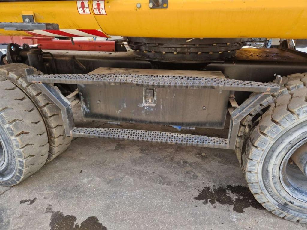 JCB JS175W Photo 15
