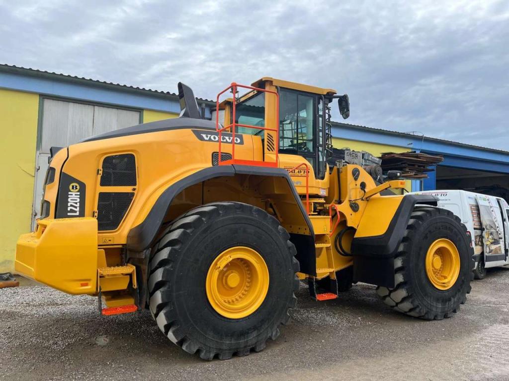 Volvo L220H Photo 1