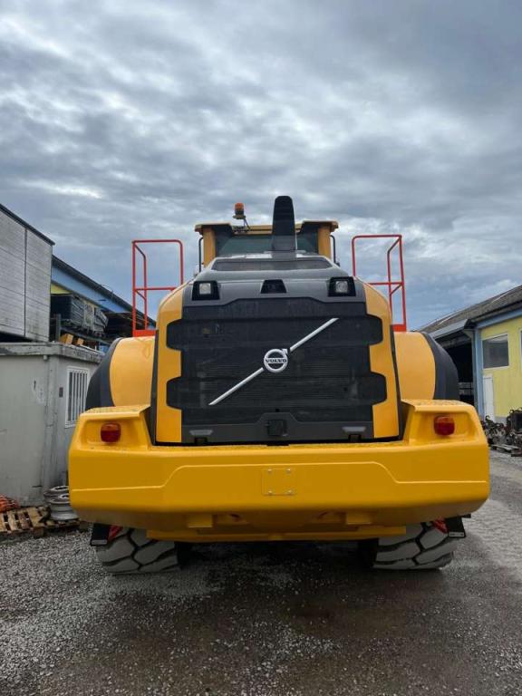 Volvo L220H Photo 2