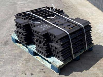 Train de roulement pour Case CX330 / CX350 Shoes/Pads en vente par Smitma B.V.