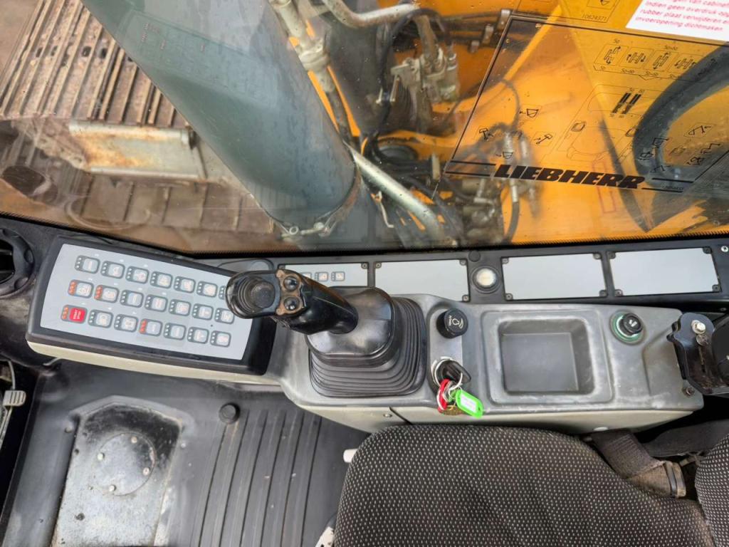 Liebherr R926 LC Photo 10