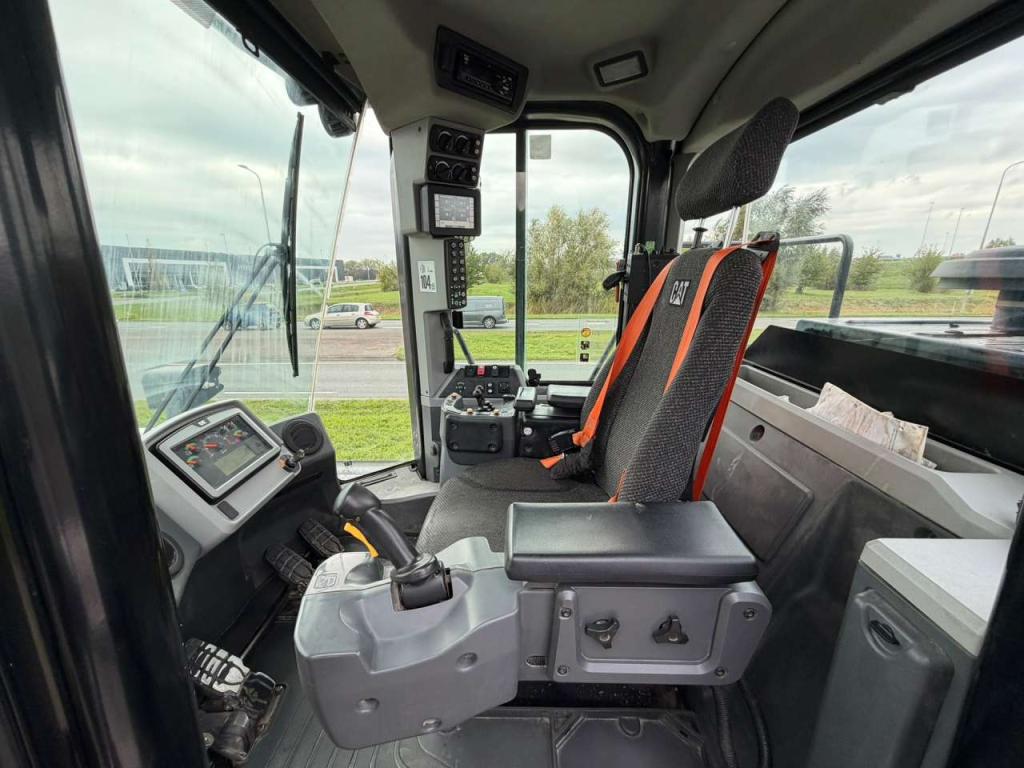 Caterpillar 950M Photo 18