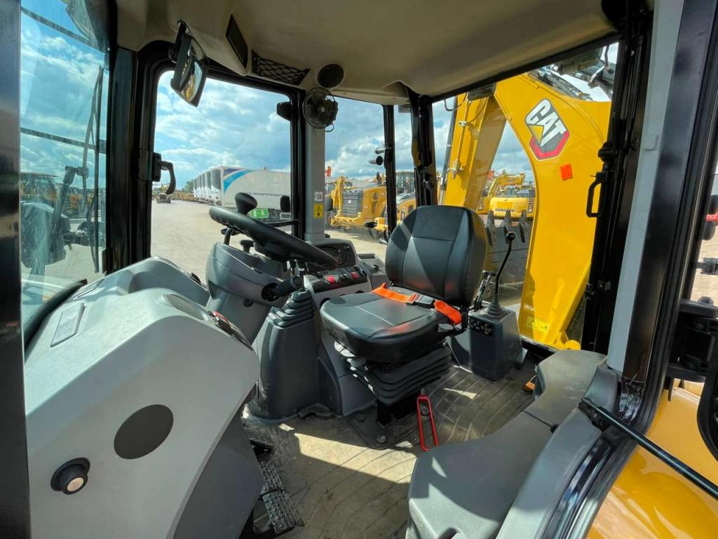 Caterpillar 424 Photo 19
