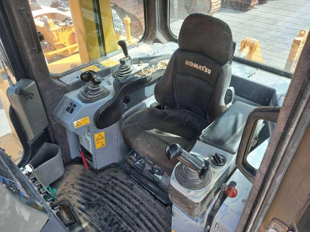 Komatsu D275A-5R (EXW - Abu Dhabi) Photo 19