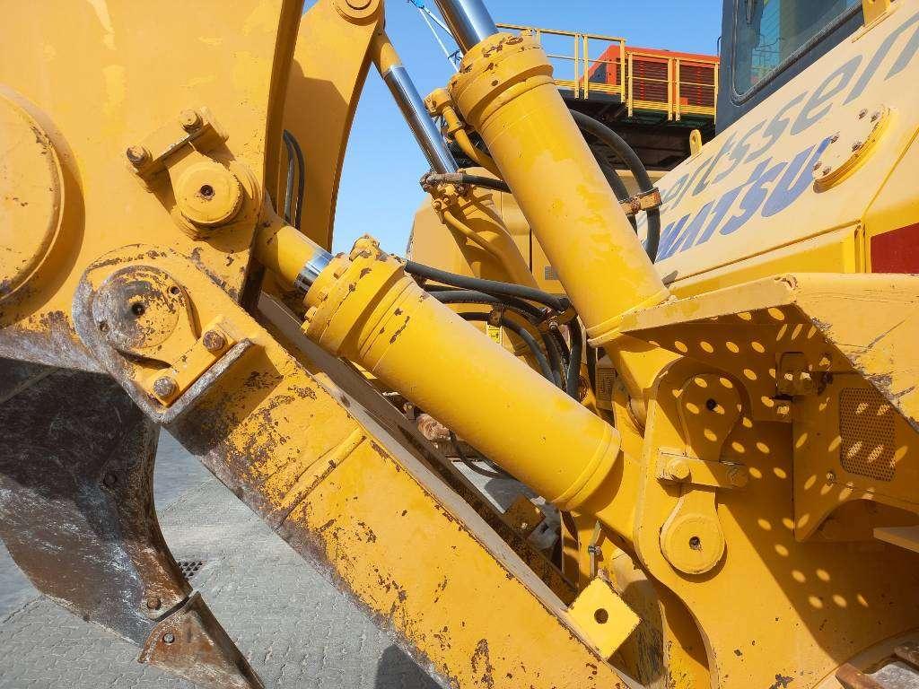 Komatsu D275A-5R (EXW - Abu Dhabi) Photo 8