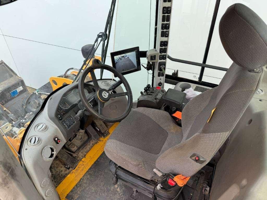 Volvo L60H - Backup Camera / Quick Coupler Photo 8