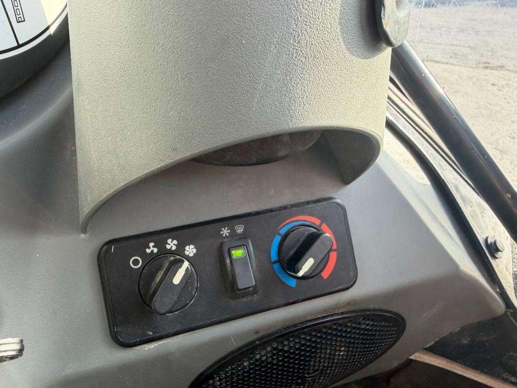Bobcat T770 Photo 11