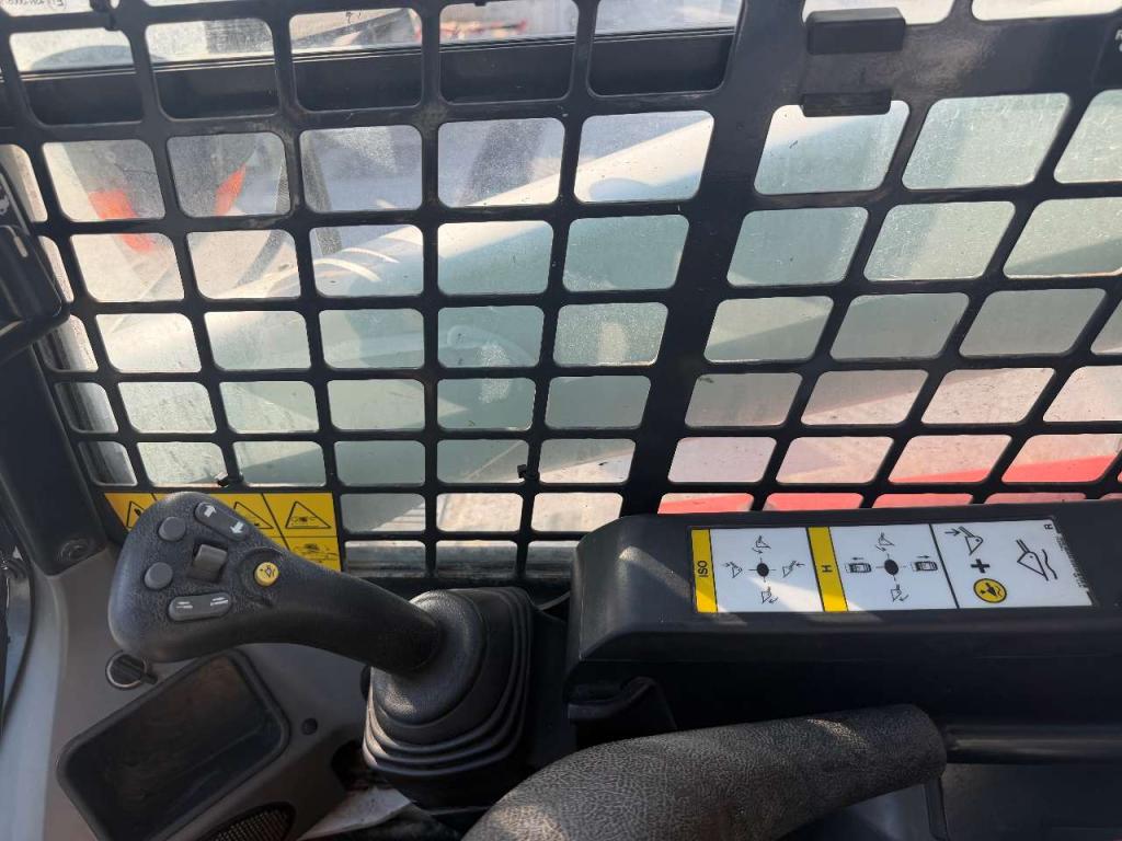 Bobcat T770 Photo 12