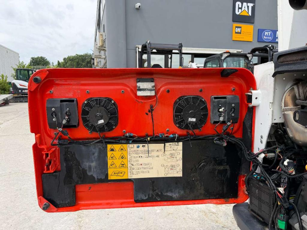 Bobcat T770 Photo 2