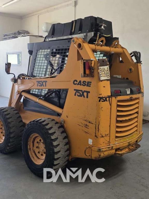 Case 75XT Photo 3
