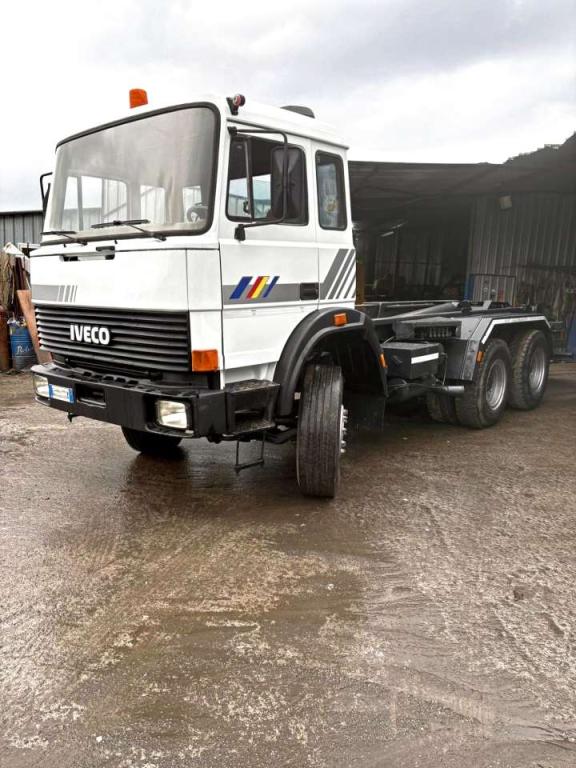 Iveco 330-30 Photo 1