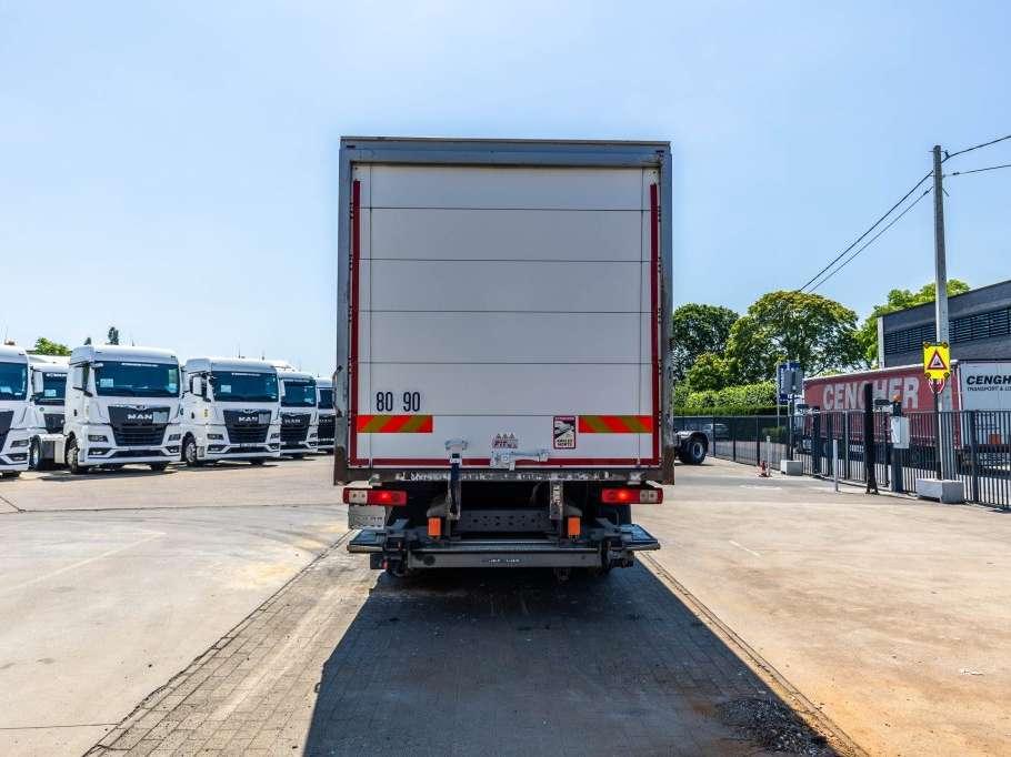 Renault D26.320-6x2+DHOLLANDIA 2T. Photo 4