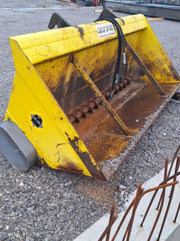 hook-on 2500 mm Embankment filling bucket Photo 1