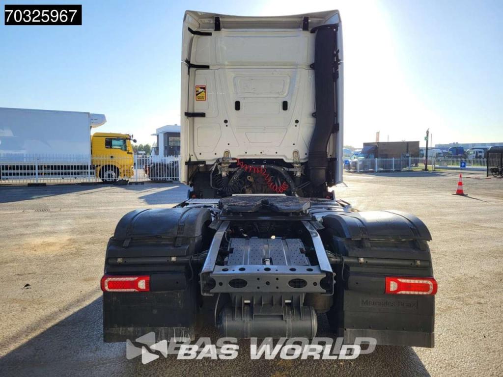 Mercedes-Benz Actros 1845 4X2 BigSpace Retarder 2x Tanks Standklima Navi Photo 10