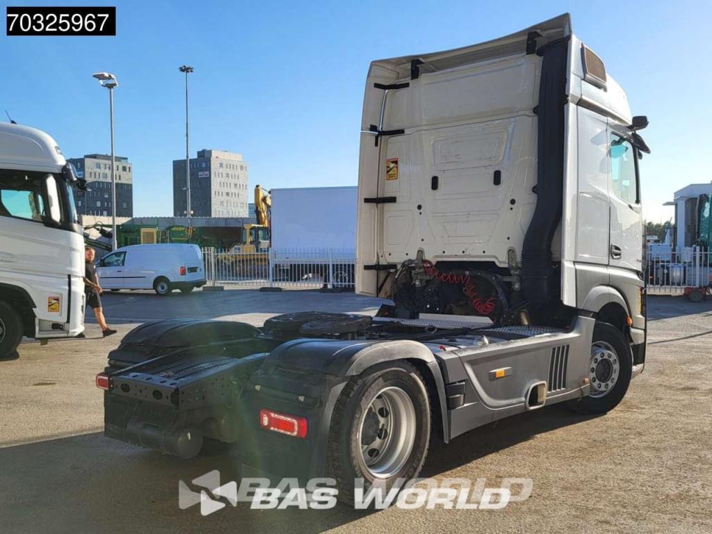 Mercedes-Benz Actros 1845 4X2 BigSpace Retarder 2x Tanks Standklima Navi Photo 9