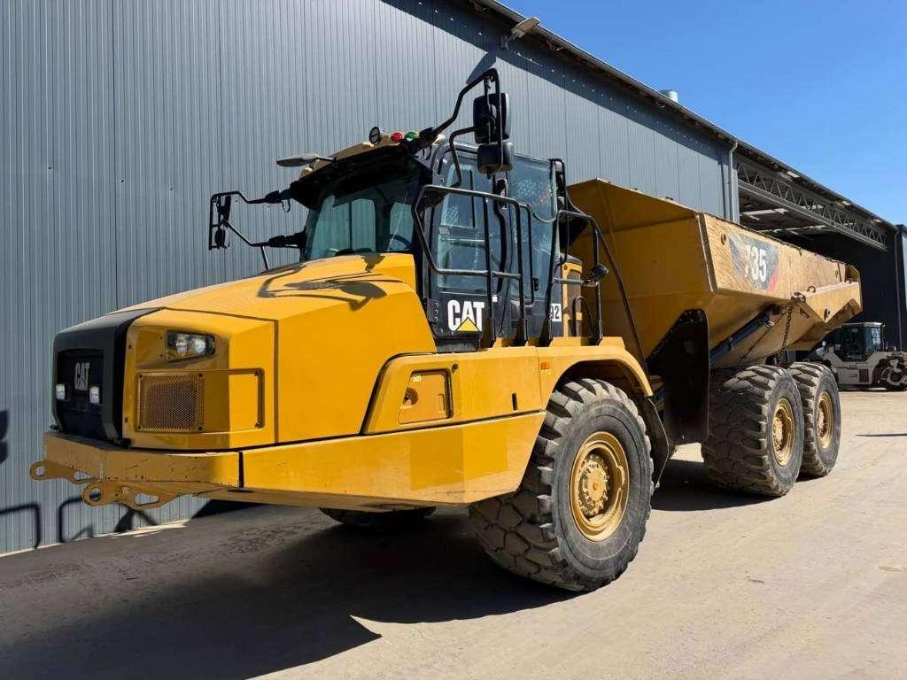 Caterpillar 735 04A Photo 2