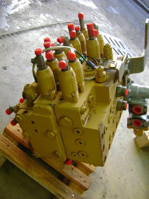 Distributeur hydraulique pour Caterpillar 315C Photo 3