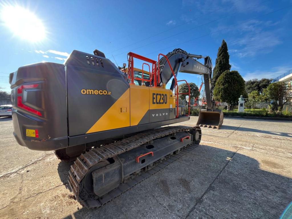 Volvo EC230FNL-5 Photo 4