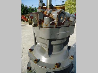 Moteur de rotation de la tourelle pour Hitachi ZAXIS 210N - 240N en vente par OLM 90 Srl