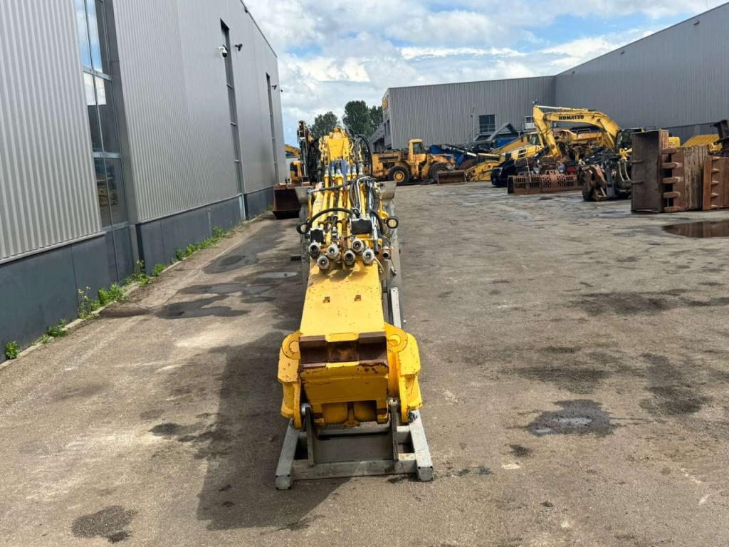 Komatsu PC490HRD-11 Photo 15