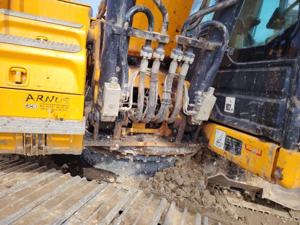 JCB 220X L4F Photo 3